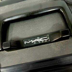 MAC Professional Make Up Case - Keys & Strap